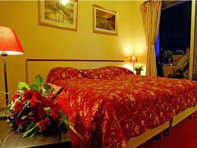 Hotel Maya กาวาแลร์-ซูร์-แมร์ ห้อง รูปภาพ